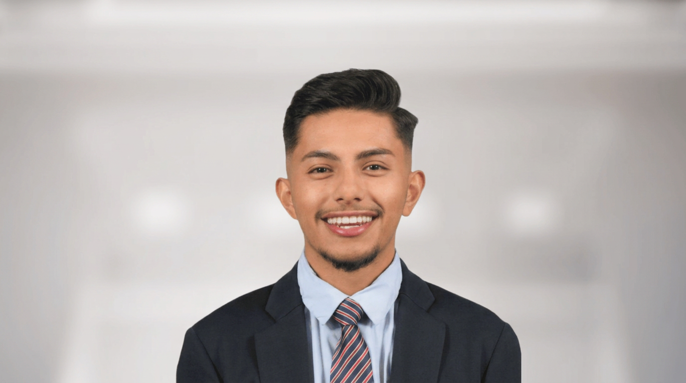 Illinois HOSA student member in professional attire